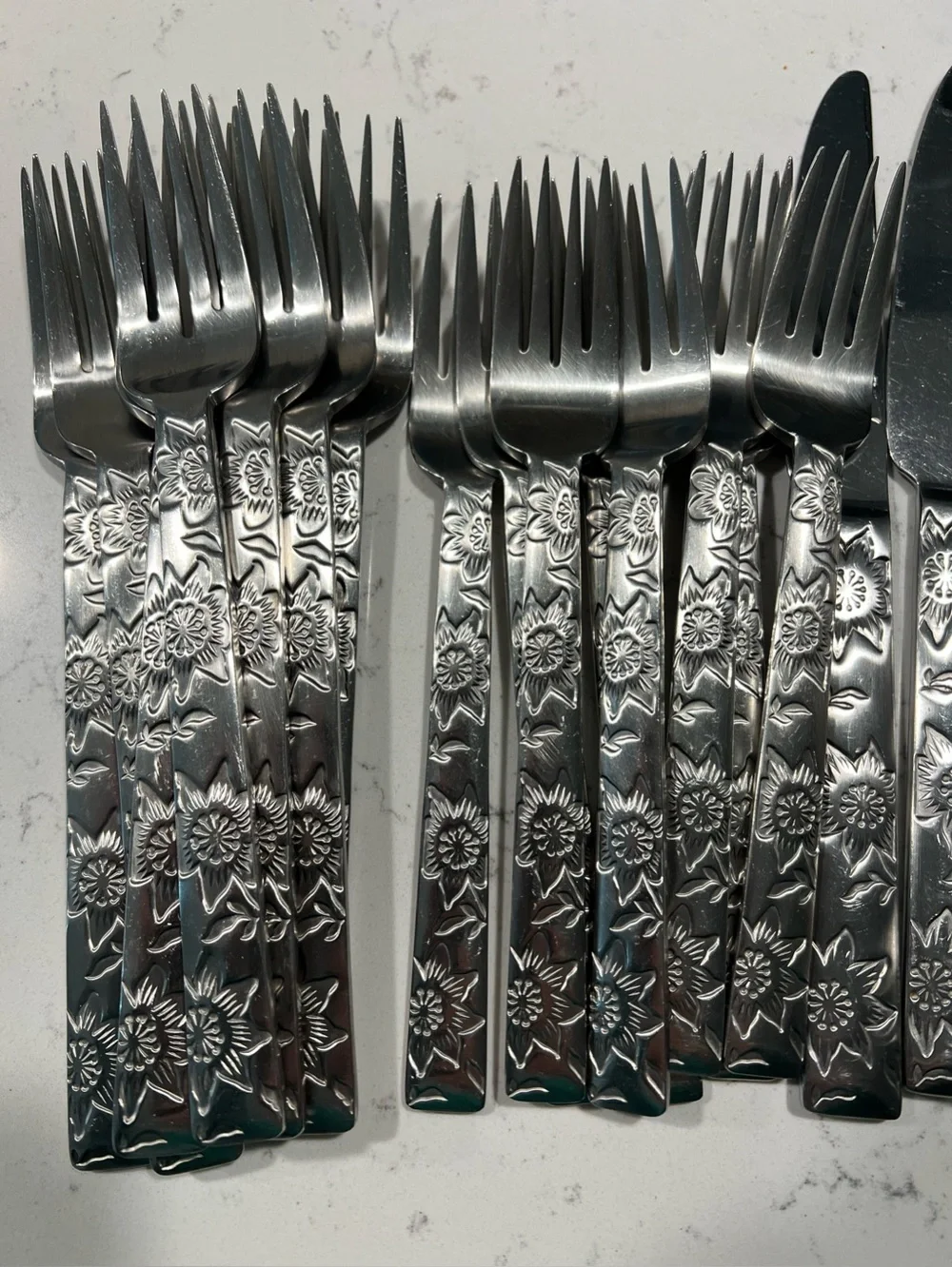 Pfaltzgraff Nautica Island Flower Stainless Steel Flatwear Set. Serves 8 =40 Pcs